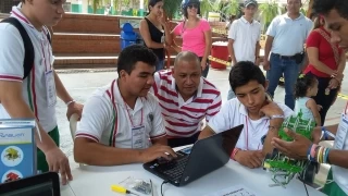 En el Campeonato Interclases de Robótica, realizado en la institución educativa Simón Bolívar, estuvo presente el alcalde de Arauca, Luis Emilio Tovar Bello.